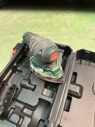 Lijadora Parkside 12V con maletín