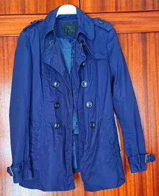 Gabardina Stradivarius azul marino Talla S