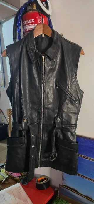 Chaleco de cuero negro vintage