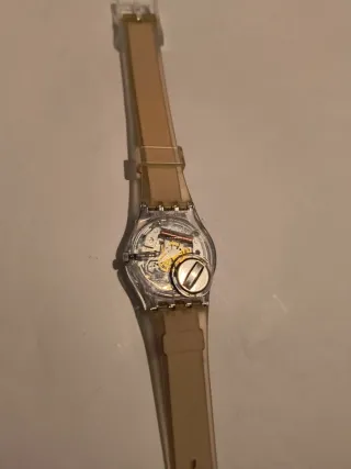 Reloj Swatch Mujer 23mm Rojo y Plateado