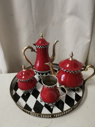 Servizio da tè rosso e nero