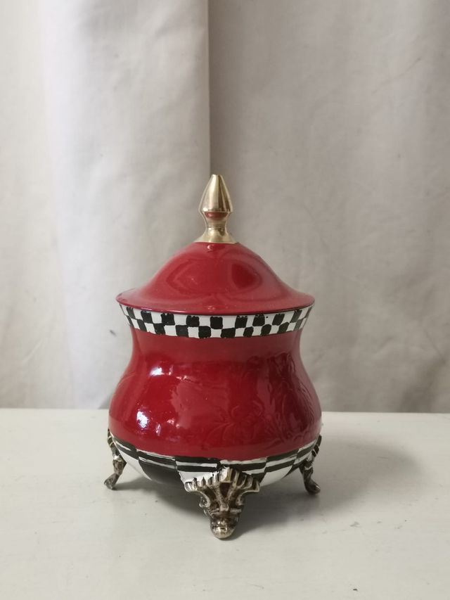 Servizio da tè rosso e nero