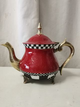 Servizio da tè rosso e nero