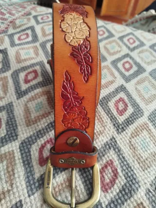 Cinturón de cuero El Campero con flores