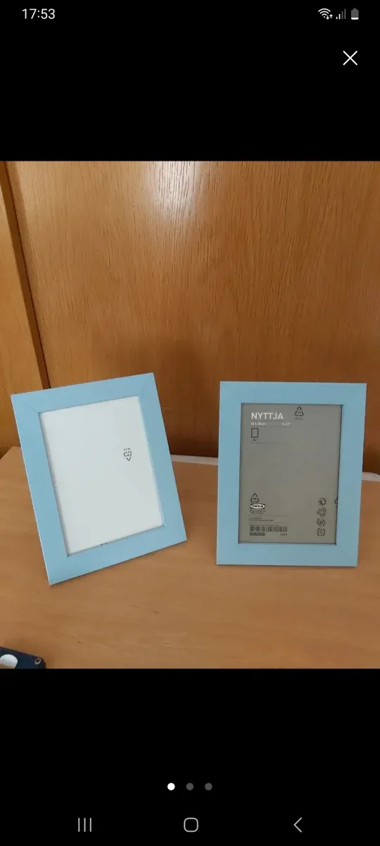 Marcos de fotos IKEA azules y blancos