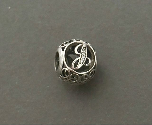 Charm Pandora Letra J Plata