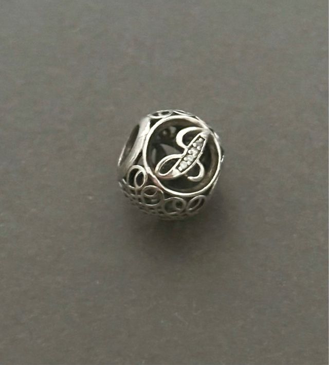 Charm Pandora Letra J Plata