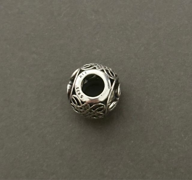 Charm Pandora Letra J Plata