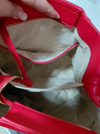 Borsa a secchiello rossa con nappe