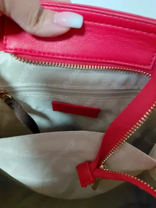 Borsa a secchiello rossa con nappe