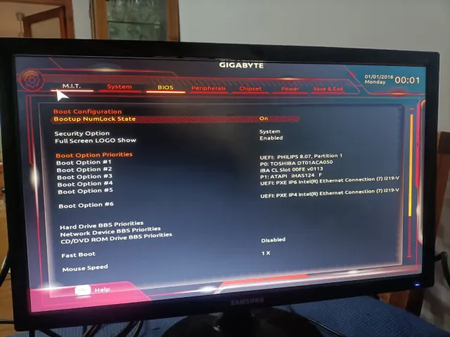 Ordenador sobremesa APD compacto