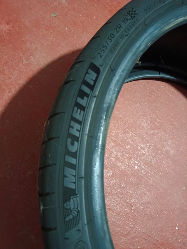 Se venden 4 Michelin Pilot Sport 4 S 255/30 R19