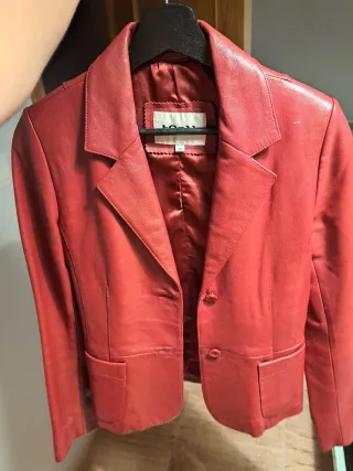 Chaqueta de cuero roja