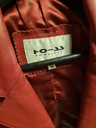 Chaqueta de cuero roja