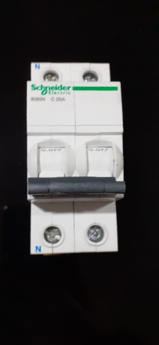 Interruptor Magnetotérmico Schneider IK60N 25A