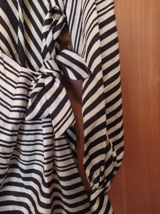 Vestido Mango, rayas blanco y negro, manga larga