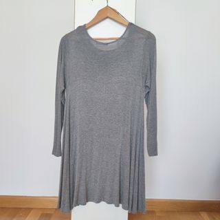 Camiseta larga gris asimétrica Zara