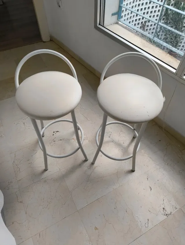 Set di 2 sgabelli bianchi