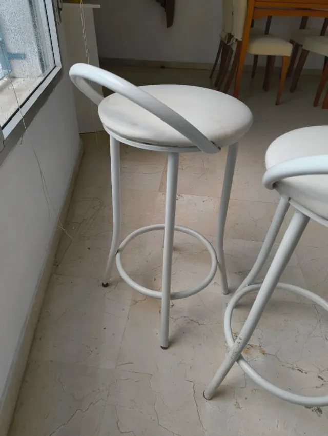 Set di 2 sgabelli bianchi
