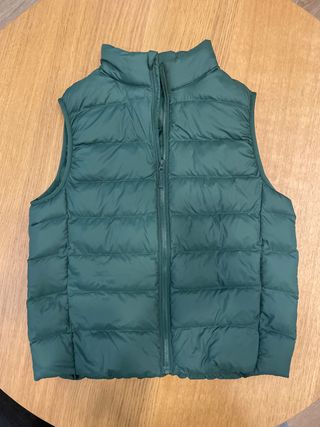 Chaleco Uniqlo niño T.11-12 verde