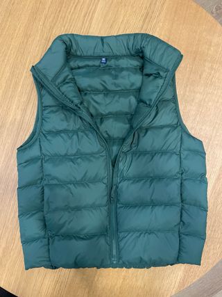 Chaleco Uniqlo niño T.11-12 verde