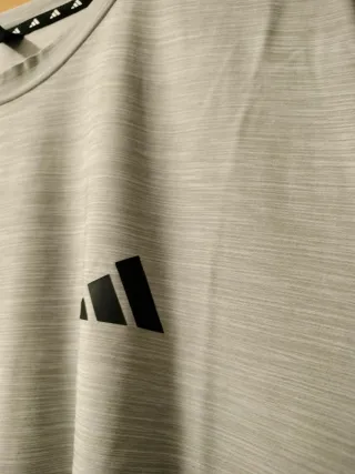 Camiseta Adidas gris manga corta