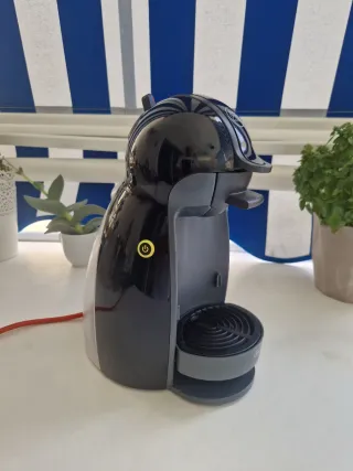Cafetera Dolce Gusto Negra