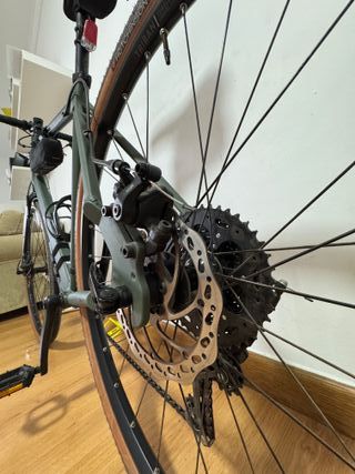 Bici Gravel Triban GRVL 120 Cuidada y Lista