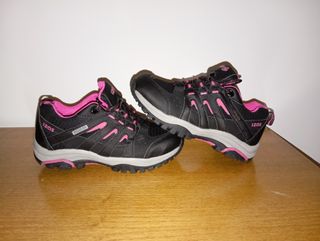 Zapatillas trekking Izas negras y rosas talla 37