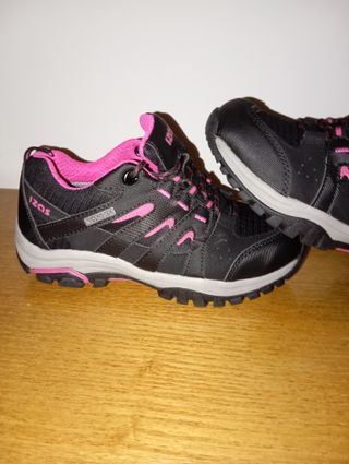 Zapatillas trekking Izas negras y rosas talla 37