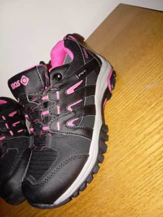 Zapatillas trekking Izas negras y rosas talla 37