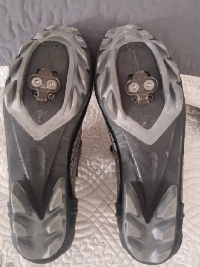 Zapatillas Ciclismo LUCK Carbon Sole. Número 40.