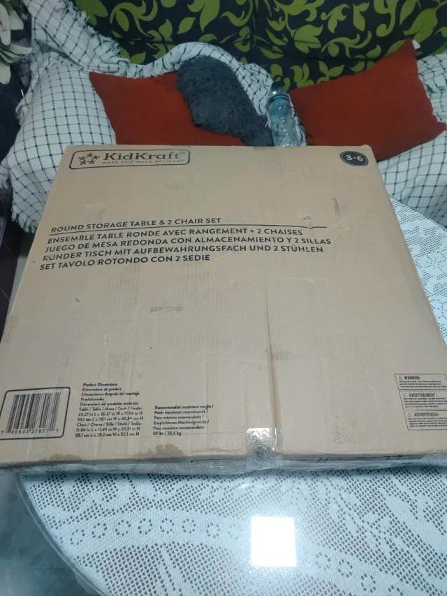 Mesa redonda infantil y 2 sillas madera