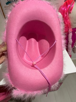 Gorro vaquero rosa con tiara y plumas