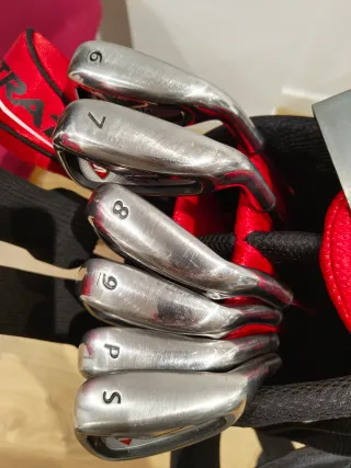 Set Pack Palos Golf y bolsa Callaway Strata 2024