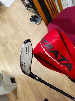 Set Pack Palos Golf y bolsa Callaway Strata 2024