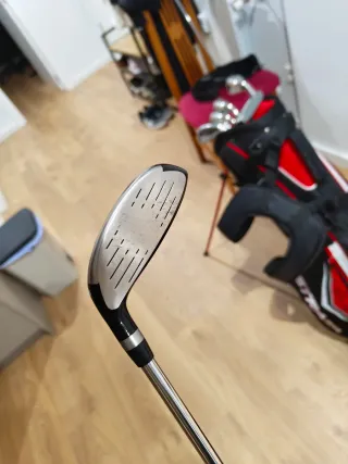 Set Pack Palos Golf y bolsa Callaway Strata 2024