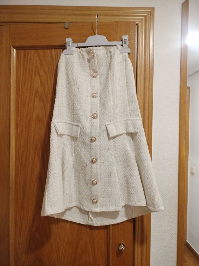 Conjunto chaqueta y vestido blanco elegante