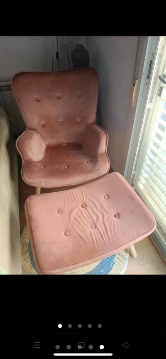 Sillón y reposapiés rosa empolvado