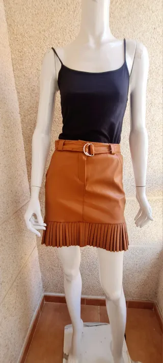 Falda polipiel tablitas en color camel