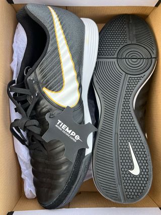 Nike Tiempo Futsal Negro/Dorado