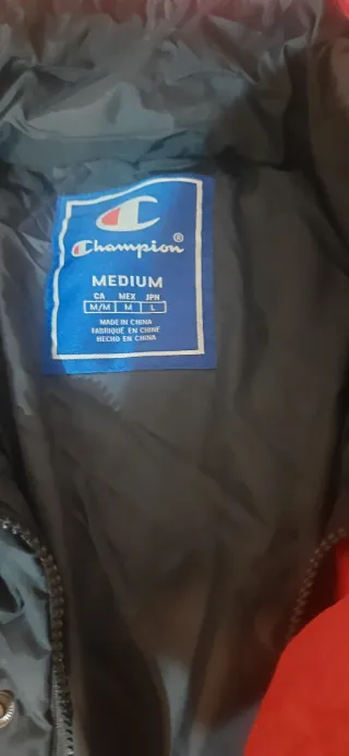 Anorak chico rojo y negro