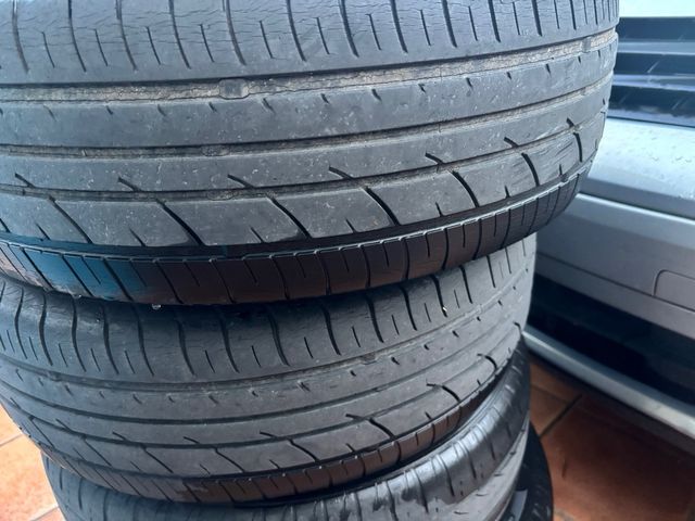 Neumático 195/65R15 con llanta de hierro