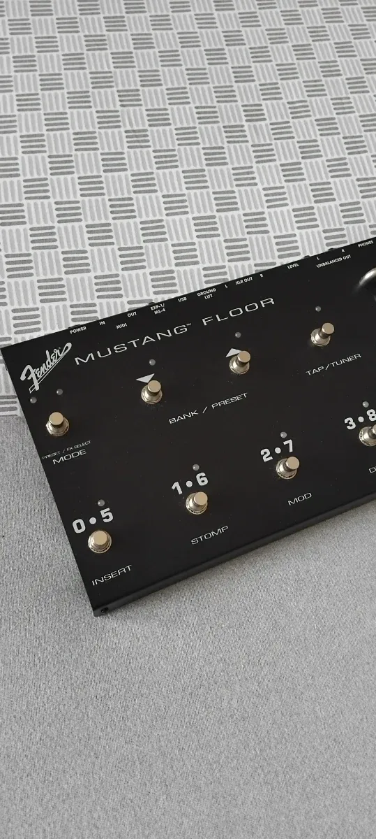 Pedalera Fender Mustang Floor