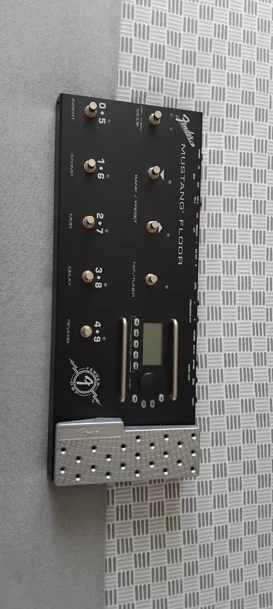 Pedalera Fender Mustang Floor