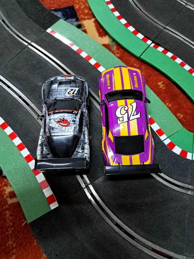 2 coches de Slot. Corvette y Camaro Ninco