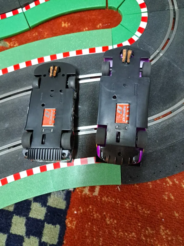 2 coches de Slot. Corvette y Camaro Ninco