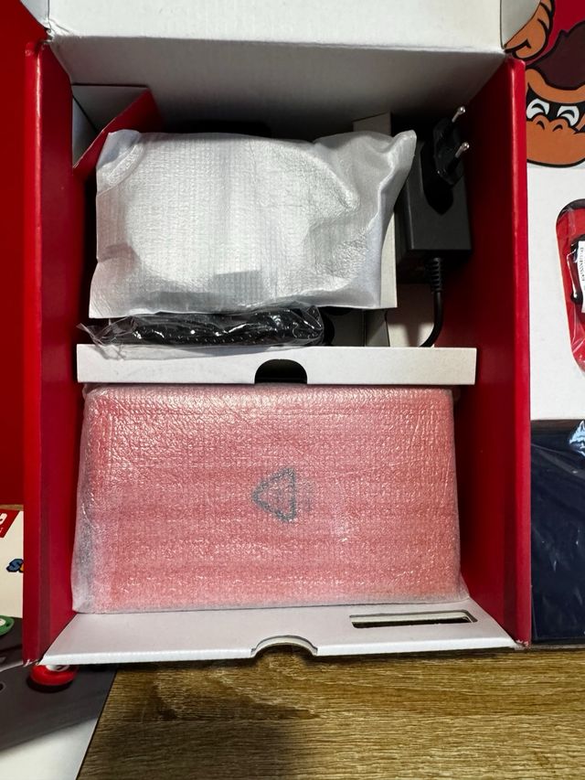 Nintendo Switch OLED Edizione Mario Rosso COME NUOVA