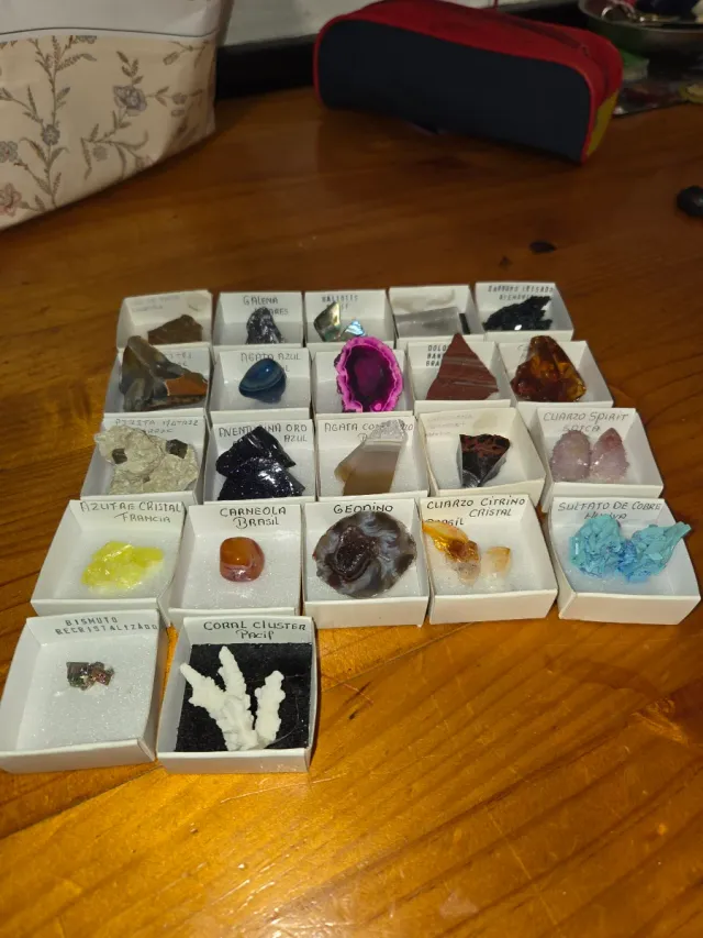 Lote 22 minerales: Galena, Ágata, Cuarzo y más