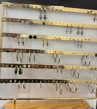Pendientes variados oro y plata Cada uno 3 euros